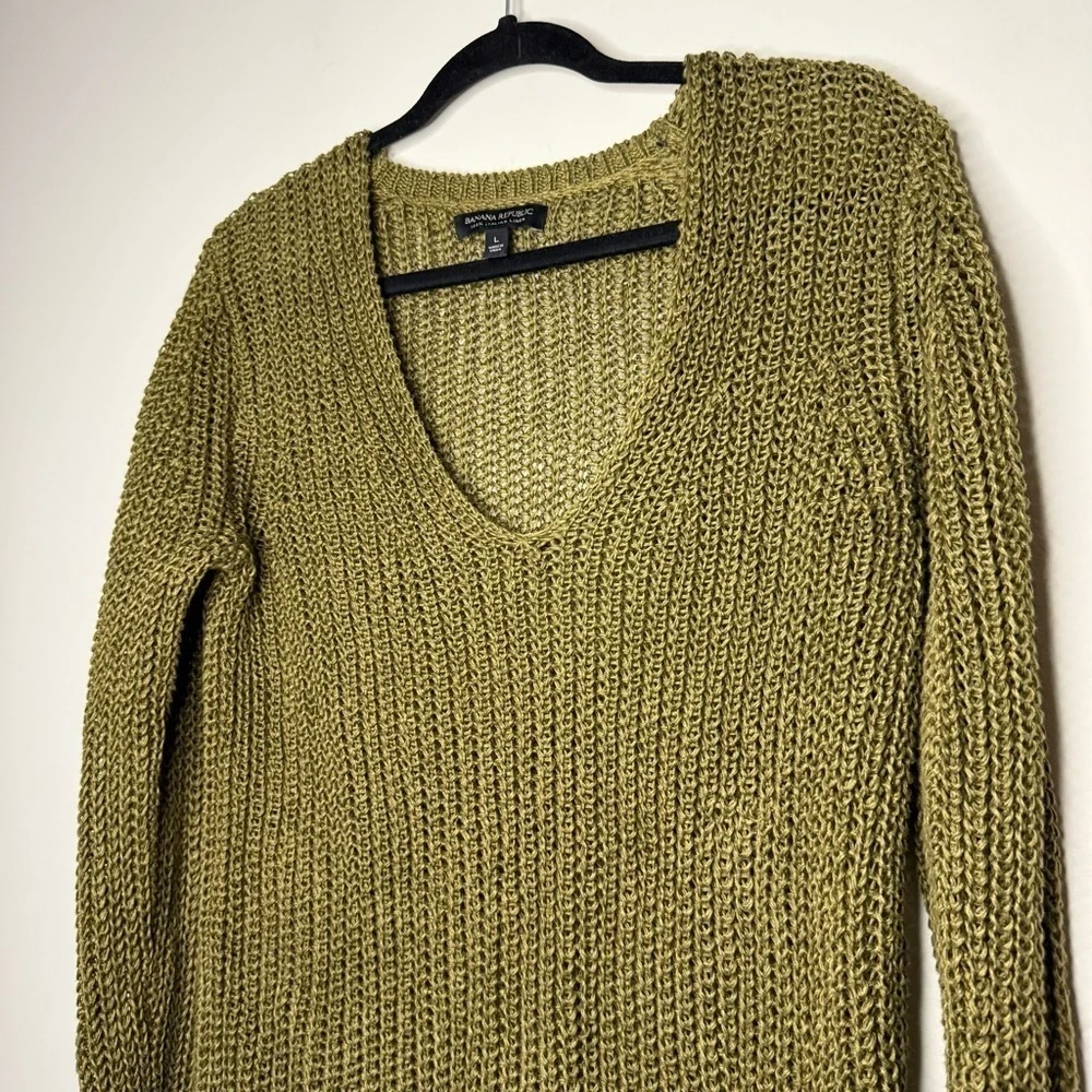 BANANA REPUBLIC 100% Linen Ribbed Olive Green Beachy Boho Vneck Knit Sweater